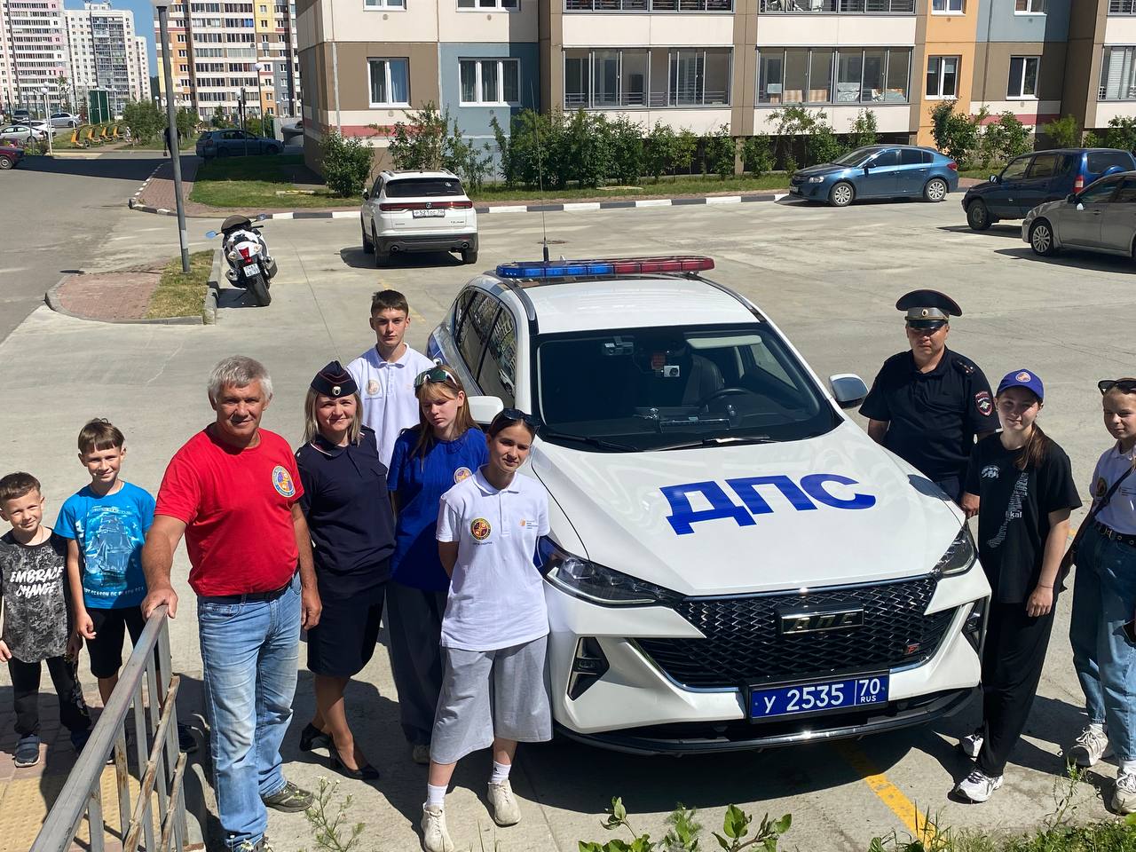 Госавтоинспекция по Томскому району совместно с представителями  Томского регионального отделения «Школа безопасности» провели профилактическое мероприятие «Знать, чтобы жить!».